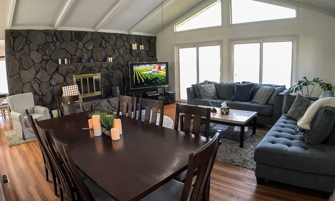 Richland House | N.Richland Executive/Corporate/Family -Deck-PingPong-2Bikes-Sleeps6-10-Kingsuite