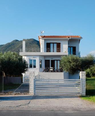 Marathias Villa | Nafpaktos Shingle Villa