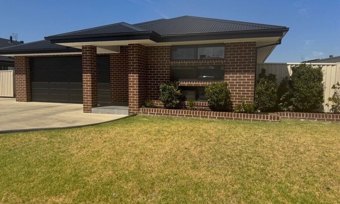 Nagambie House | Nagambie Haven : 3 BR, 1 BA in Nagambie, Sleeps 6