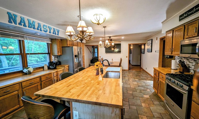 Wautoma House | NamaStay! Peaceful Lake House w/5 bedrooms, large yard, WiFi & Large kitchen
