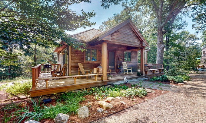 West Tisbury House | Nana's Backyard Treehouse with deck, electric/gas grills, kitchenette