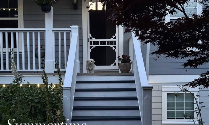 Regional District of Nanaimo House | Nanaimo Old City Quarter. Dog friendly, 2 bedroom garden suite with gas stove.