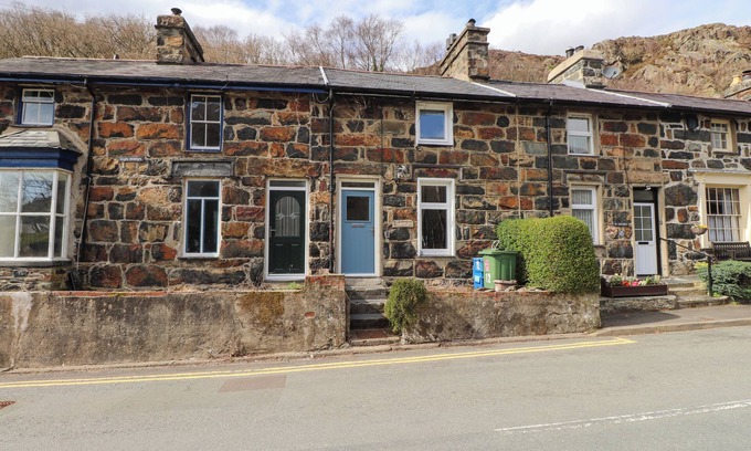 Beddgelert Cottage | NANTMEL, pet friendly, country holiday cottage in Beddgelert