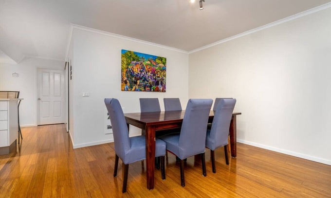 Narrabundah Apartment | Narr4 · Spacious 2BR APT Panoramic Views, Central Location