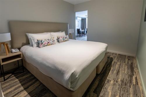Narrabeen Hotel | Narrabeen Sands Hotel by Nightelier