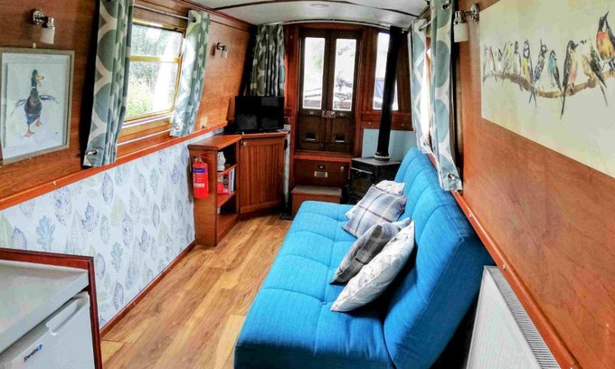 Tring Boat Rental | Narrow Escape - 50ft Boat on the Grand Union Canal, near Tring