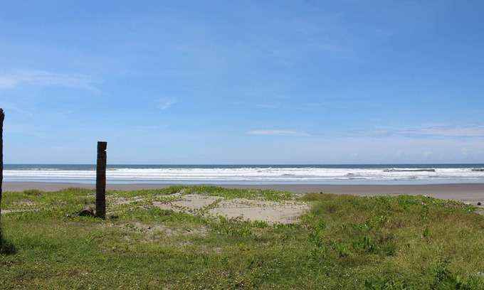 Intipuca Villa | NASA RENTALS /Waterfront Property /Con acceso directamente a la playa