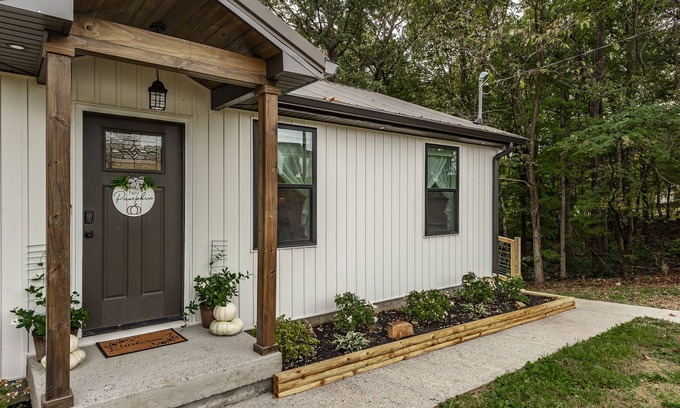 Goodlettsville Cottage | ð€ Nash-Burg Cottage CLOSE to NASHVILLE, Feels and Looks like Gatlinburg- Fire Pit