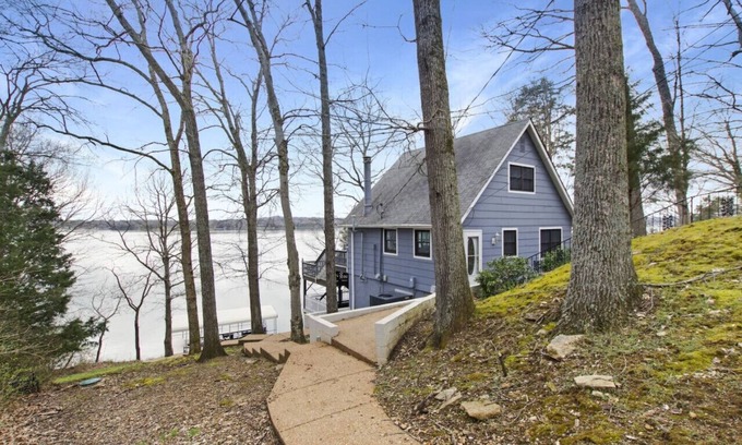 Mount Juliet Ski Chalet | Nashville Lake Chalet, Waterfront Sunset Views!