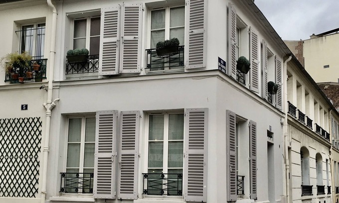 12th Arrondissement House | Nation :quiet, sunny, private house*+ free pking in private street.