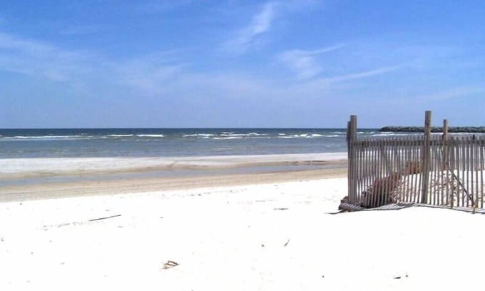 Cedar Island House | Natural High-Amazing Beach Getaway-Privacy, Easy Access, Kayaking, Boating