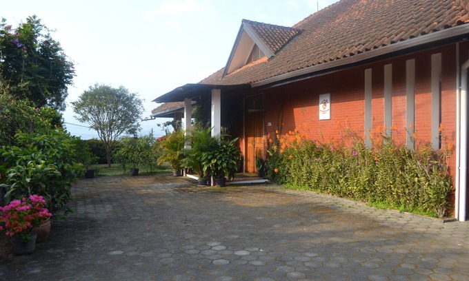 Lembang Villa | Nature 3 bedroom villa in Lembang
