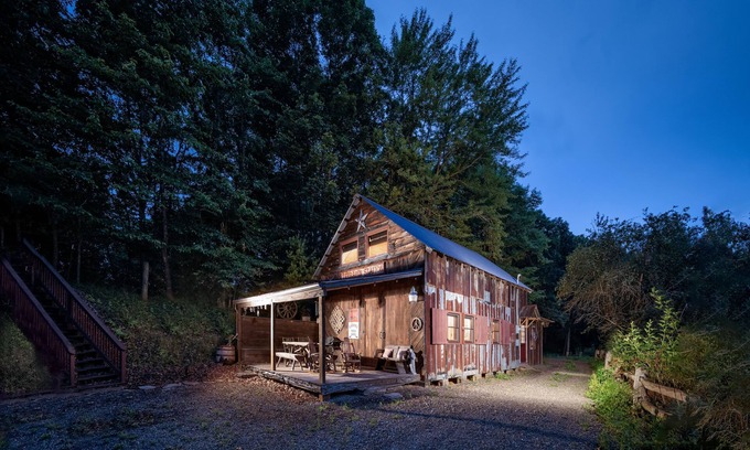 Burnsville House | Nature Galore- Custom 2 Story Barn with Hiking trails to Waterfall!