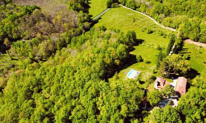 Montcabrier House | Nature gites for groups, 14 people, 7 bedrooms, 4 bathrooms, with swimming pool on 8 hectares of parkland