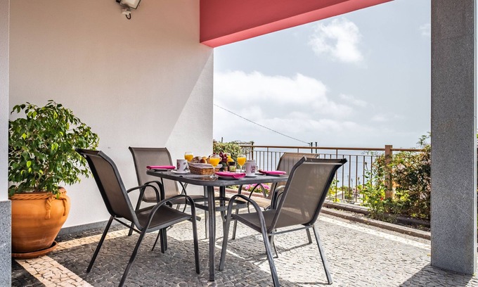 Santa Cruz Villa | Nature Holiday Villa - Great Sea & Mountain Views Large Areas