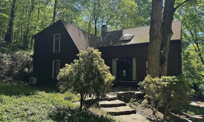 Mount Kisco House | Nature Lover's Retreat in Mount Kisco