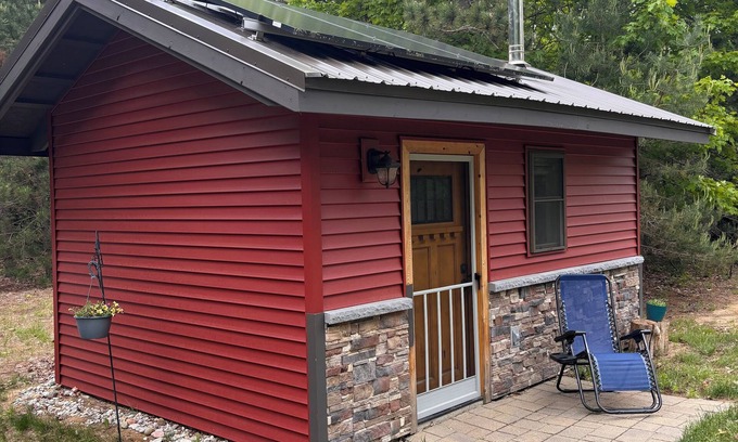 South Boardman Cottage | Nature Lover’s Paradise. Tiny 1 room cottage on Bunnifer Farms. Pet friendly
