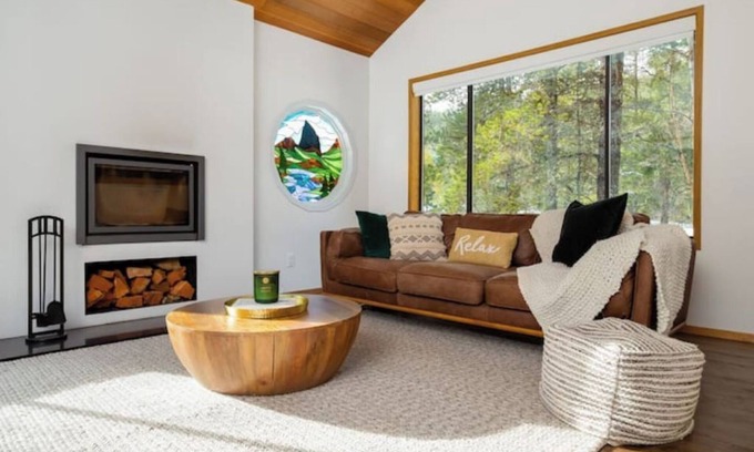 Whistler House | Nature Retreat: Renovated Lakeside Chalet w/Hot tub, Water & Mountain Views