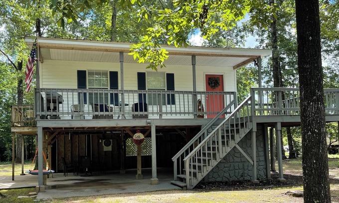 Clinton Cottage | Nature's Little Cottage Away From Home