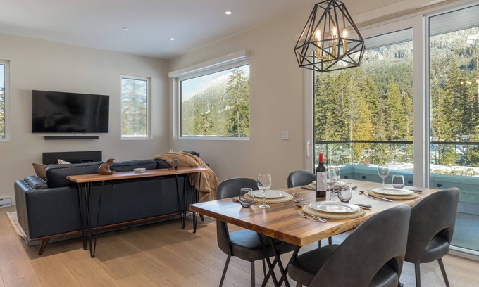 Sea to Sky Highway Apartment | ❄︎Nature's Nook❄︎ | 2 BR Newly Built | AC & Private Garage | WedgeWoods