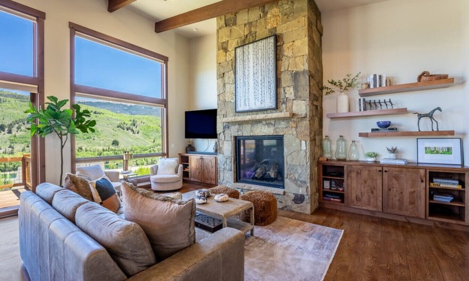 Silverthorne House | Nature's Playground Chalet - Year Round Luxury!