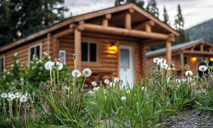 Moran Hotel | Nature's Retreat: Serene Mountain Views | 2 Family Ready Rooms | Pet-friendly