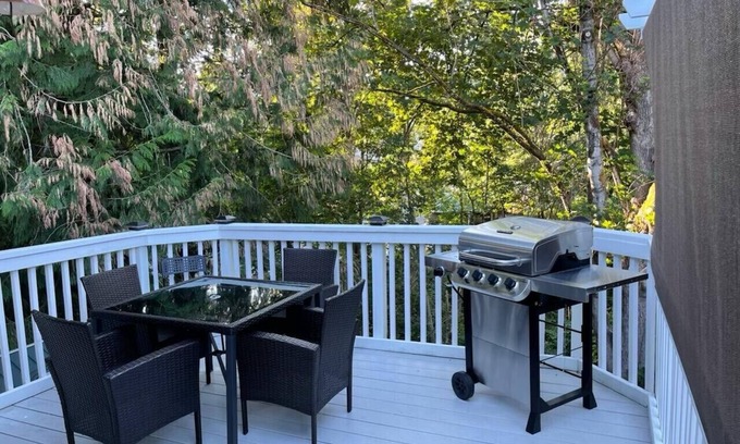 Inglewood-Finn Hill House | NATURE VILLA: Near major companies, central AC