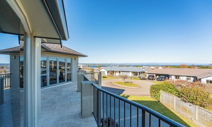 Nukuhau House | Nature Vistas - Lake Taupo Holiday Home
