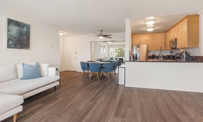 Silver Strand Apartment | Nautical Nest - Walkable Waterfront Stay