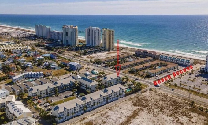 Navarre Beach Condo | Navarre Beach 123, Short Walk to Beach With Pool