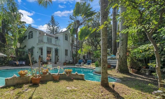Northeast Coconut Grove House | NE Coconut Grove pool home, family & pet friendly, huge yard, & guest house.