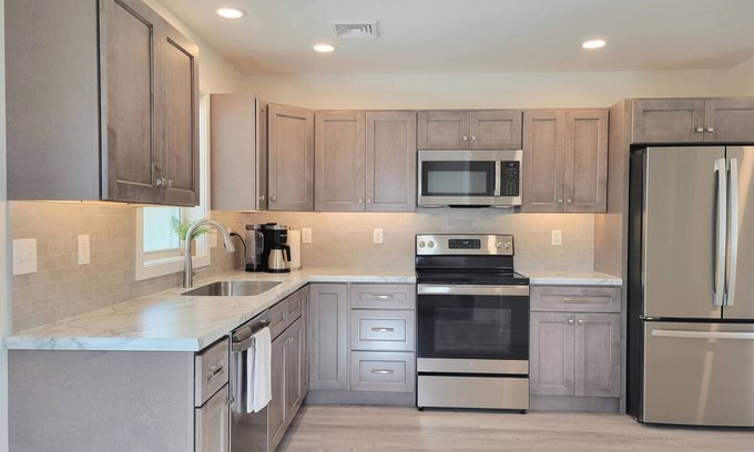 Lebanon House | Near Annville, Cornwall, Hershey, Lititz. Completely renovated. 30 day minimumnn