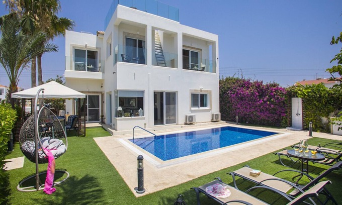 Ayia Thekla Villa | Near Ayia Napa CentreVilla Atlantis