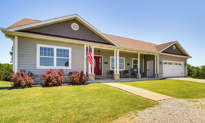 Mountain Home House | Near Bull Shoals Lake: Spacious Golfer's Getaway!
