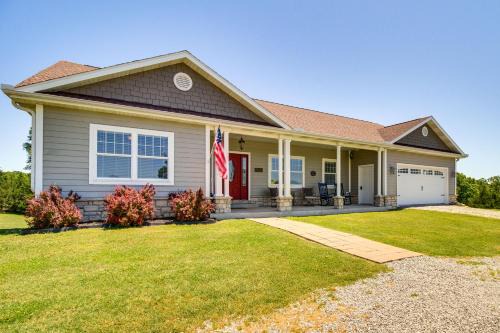 Mountain Home House | Near Bull Shoals Lake Spacious Golfers Getaway!