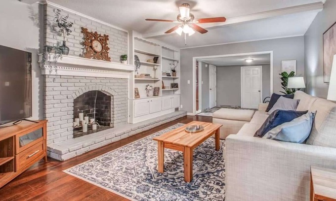 Ellendale House | Near Downtown, Shelby Parks Farm - Haddington Home