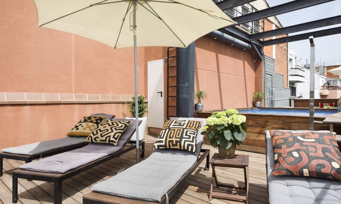 el Fort Pienc Apartment | Near La Catedral del Mar - 3 rooms for 8 people with pool