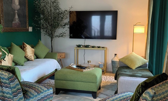 Wood Dale House | Near O’Hare, King Bed, Spacious, Great Backyard, WiFi, AC