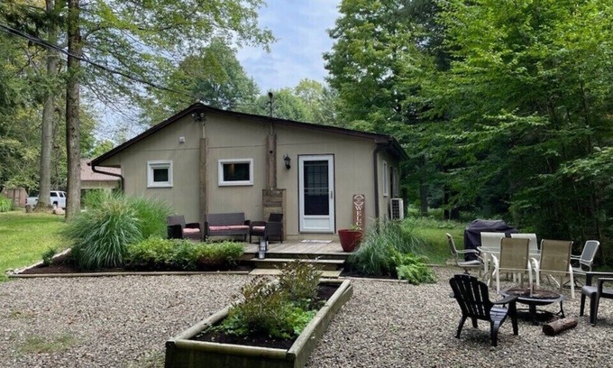Findley Lake Cottage | Near Peak N' Peak Findley Lake Cozy Cottage