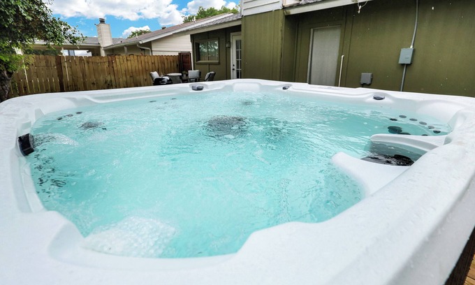 Heritage House | Near Sea World | Hot Tub Swing Set BBQ Yard Games