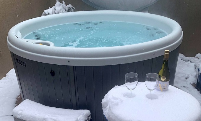 El Prado Condo | Near Taos Ski Valley - private hot tube - monthly rates