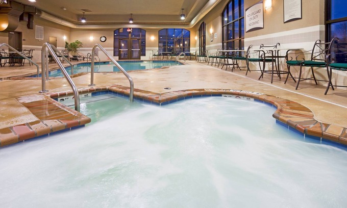 Franklin Condo | Near the Airport | Free Breakfast + Pool + Hot Tub
