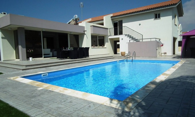 Pervolia Villa | NEAR THE BEACH LUXURY VILLA WITH PRIVATE POOL