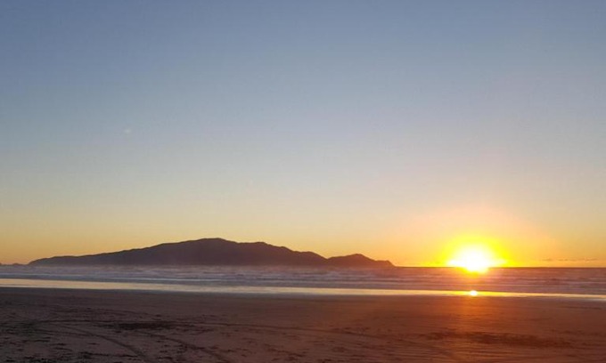 Peka Peka Bed & Breakfast | Near the shore
