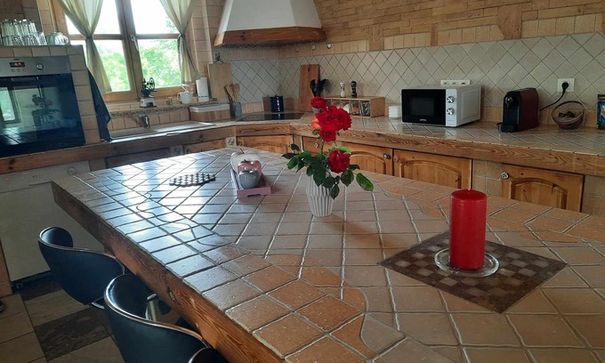 Vecses Apartment | Near to Budapest. Near to the airport. Family-sized apartment. Quiet environment