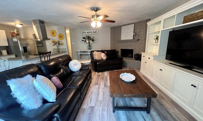 The Colony House | Nearby North Dallas - Grandscapes