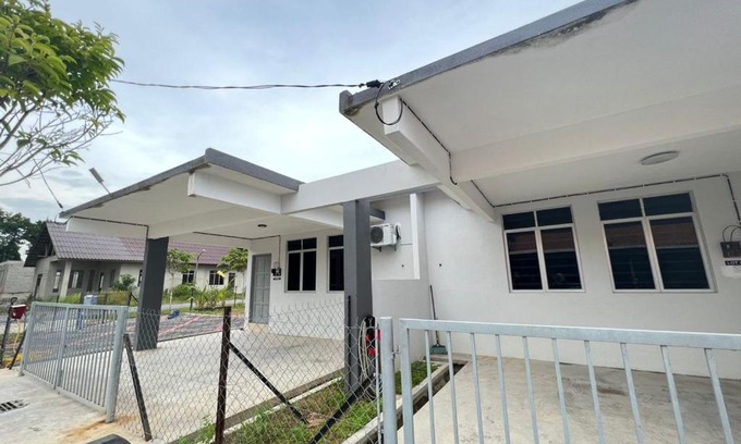 Kuala Terengganu House | nearby Umt unisza Airport drawbridge Enzo Homestay Gong badak Kuala Terengganu