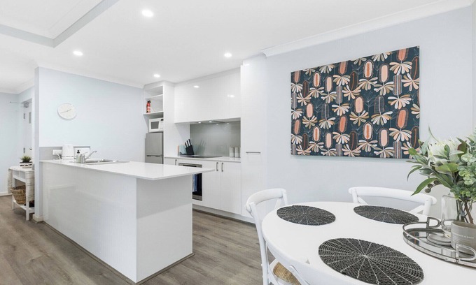 East Perth Apartment | Neat 1BR apartment w/balcony in superb East Perth Village