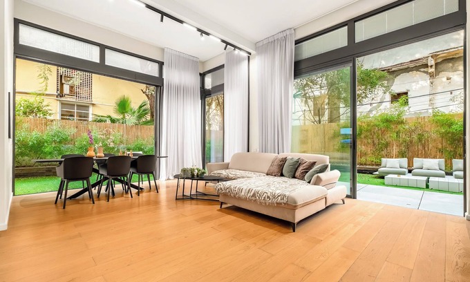 Tel Aviv City Center Apartment | Nechemia's Garden 3BR