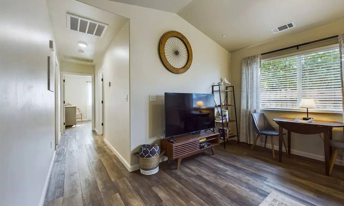 McKinleyville House | Neighborhood Hideaway